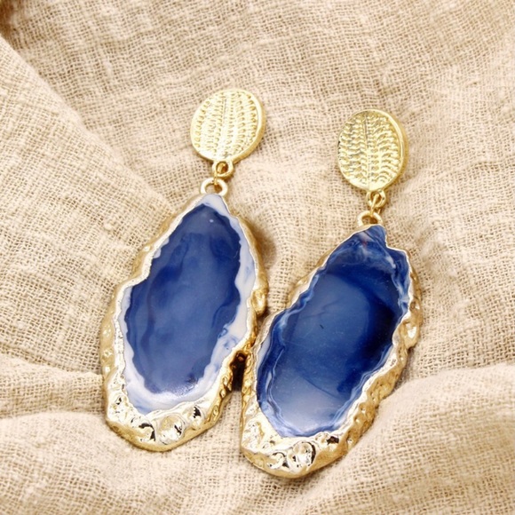 Resing long earrings - Picture 1 of 2